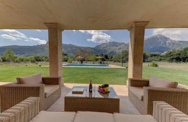 WONDERFUL SITUATION, VERY QUIET AND WITH AMAZING VIEWS OF THE MOUNTAINS,