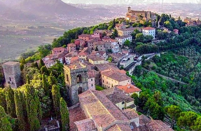 Wonderful vacation apartment in charming town in Tuscany.