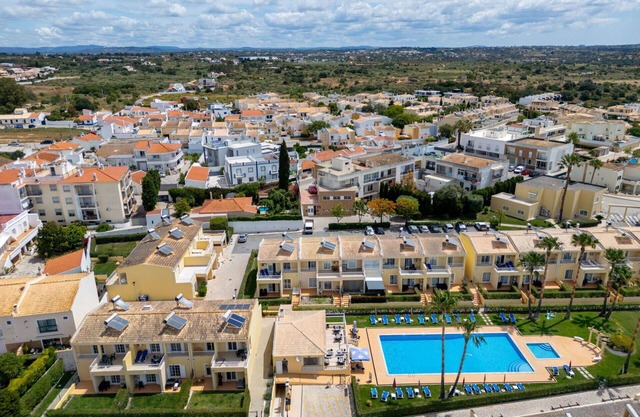 Wonderful villa for 6 guests with WIFI, A/C, pool, TV and terrace