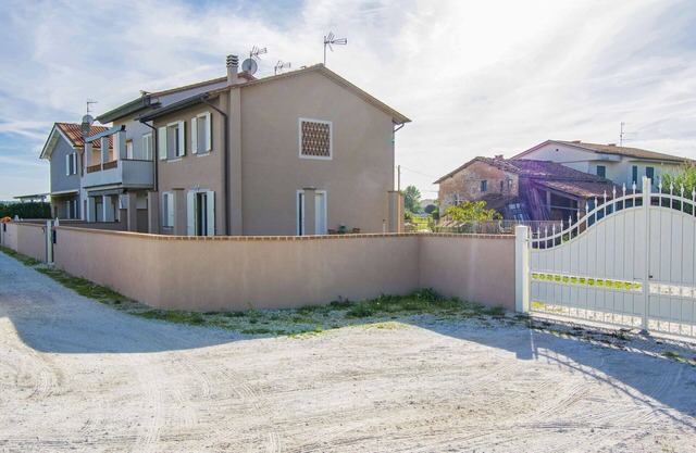 Wonderful villa for 6 people with WIFI, A/C, TV, patio, pets allowed and parking