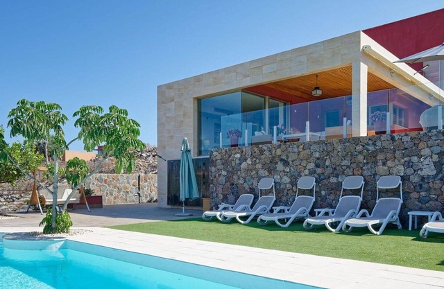 Wonderful villa for 8 people with pool, WIFI, A/C, TV, terrace and parking