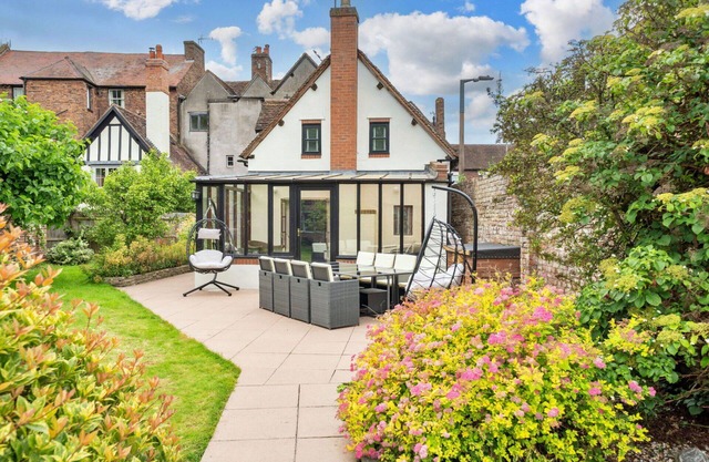 Wonderful villa for 8 guests with hot tub, WIFI, terrace and pets allowed