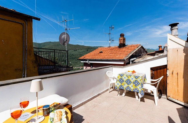 Wonderful villa for 4 people with WIFI, A/C, TV, terrace, pets allowed, panoramic view and park.