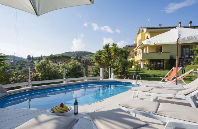 Wonderful villa with private pool, WIFI, TV, terrace and pets allowed, close to Viareggio