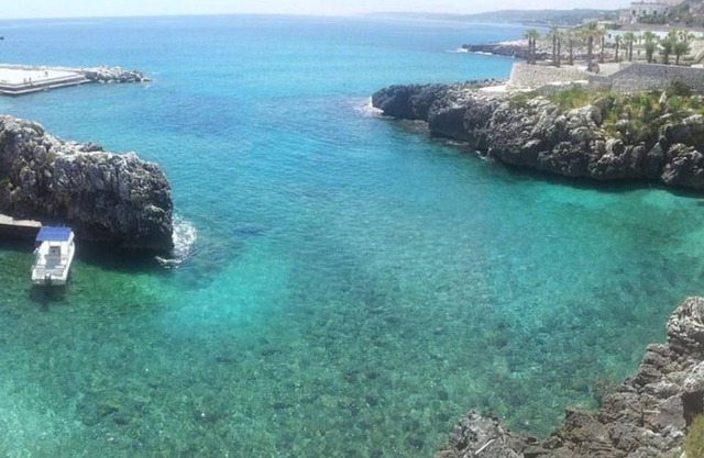 Wonderful villa with large terrace overlooking the sea and access to the sea