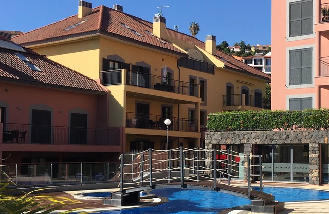 Wood Aleixo's AL - Pool, Free Parking & Gym