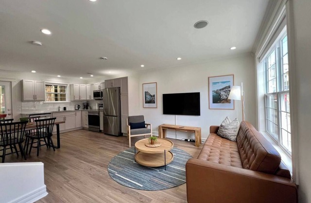 Wood House | King Bd | 2 Queens | Fire Pit