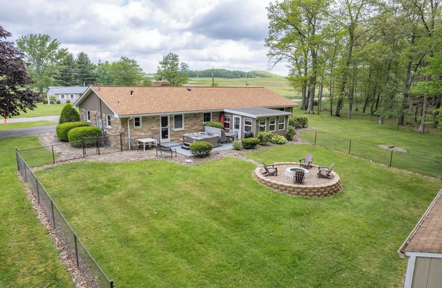 Wooded Escape w/Hot Tub & Game Room