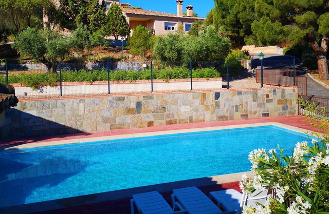 Wooded finca with house and pool in the city of Toledo
