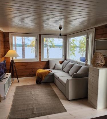 Wooden house by the lake, enjoy the Finnish dream