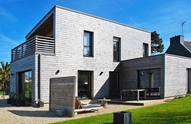 Wooden villa SEA VIEW with enclosed garden, WIFI, 500m beach in Ile Grande in PLEUMEUR-BODOU