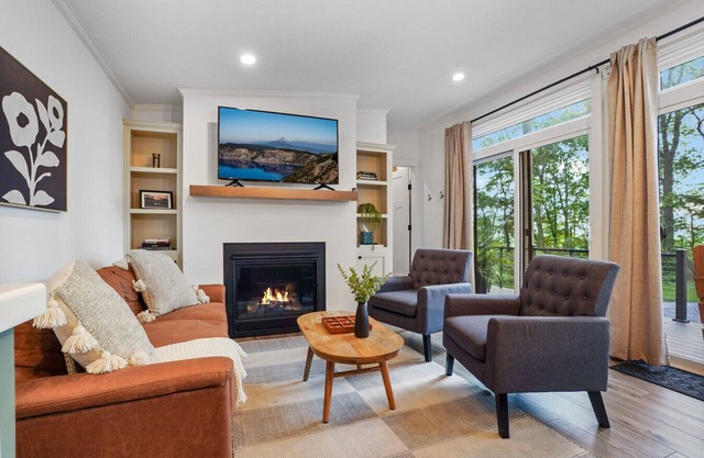 Woodland Chalet Hot Tub Fire Pit Grill