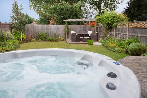 Woodlea House with Hot tub with Free Parking