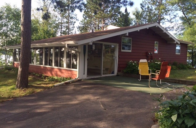 World class setting, Cottage on Peninsula surrounded by Lake Nokomis