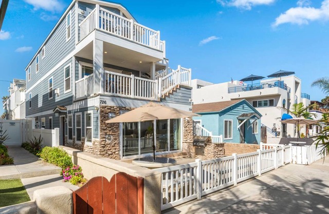 WOW…6BR ! S. Mission Beach AC 4 Houses to beach Pet friendly
