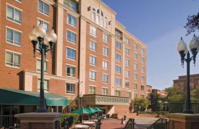 Wyndham Old Town Alexandria - Spacious 2 Bedroom