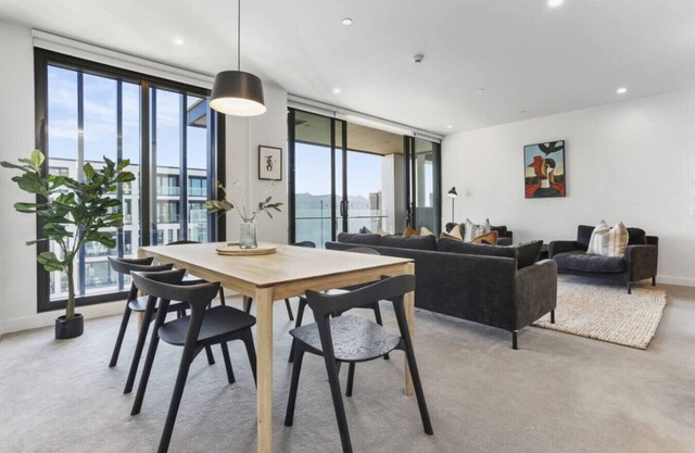 Wynyard Living, Large Balcony and Parking
