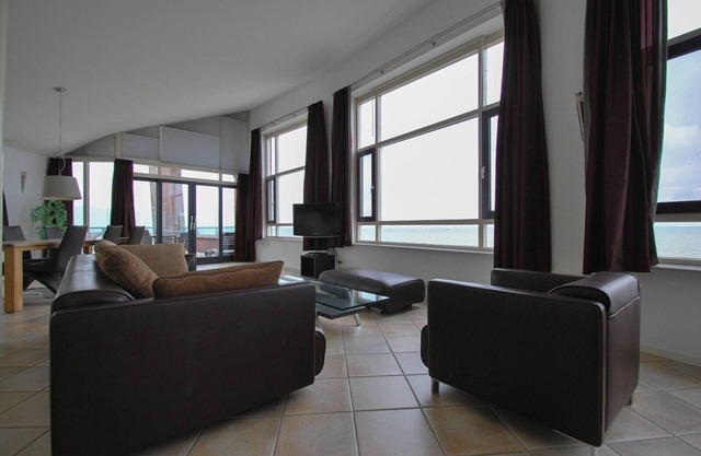 XL apartment with double balconies, a sauna, and 160 m² of surface at the luxurious Beach Resort Makkum.