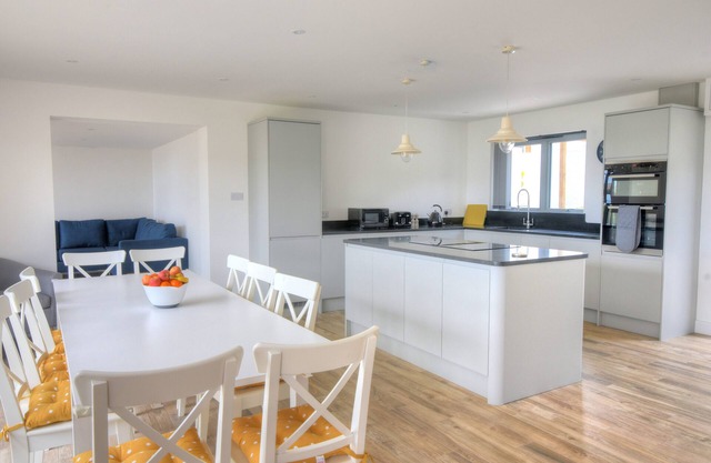 YARROW, pet friendly, country holiday cottage in Charmouth