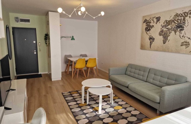 Yellow Apartment - Cismigiu Gardens