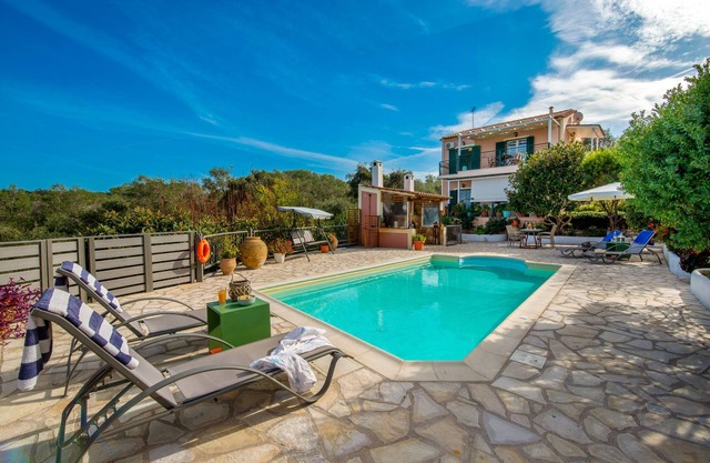 Yiotta: Amazing views of Lakka, private pool, WiFi