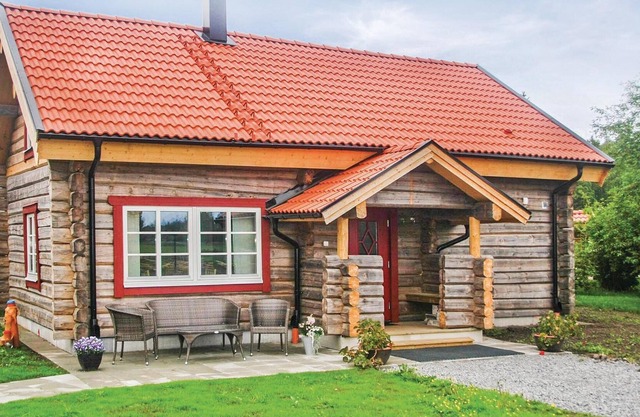 You make a quiet area vacation surrounded by wooded hills.