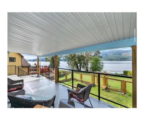 Youbou Lake Front Getaway