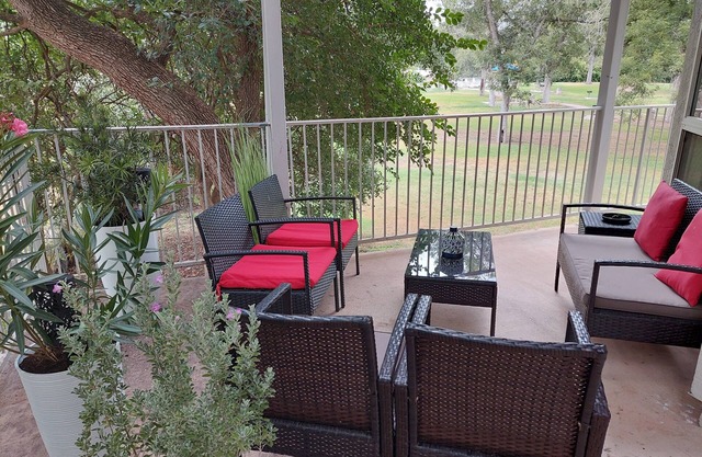 Your Heart's Desire: First Floor End Unit on the Guadalupe! Dog friendly!