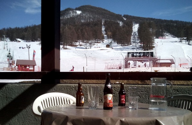 YOUR HOLIDAY AT THE FOOT OF THE TRACKS !!!