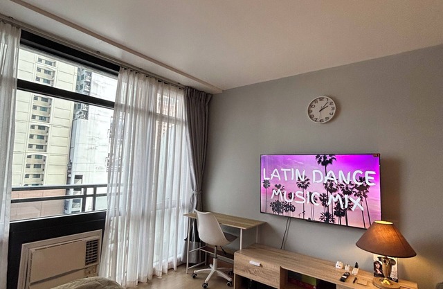 Your home in Makati City with pool & balcony. 5 minutes to mall, bars and resto!