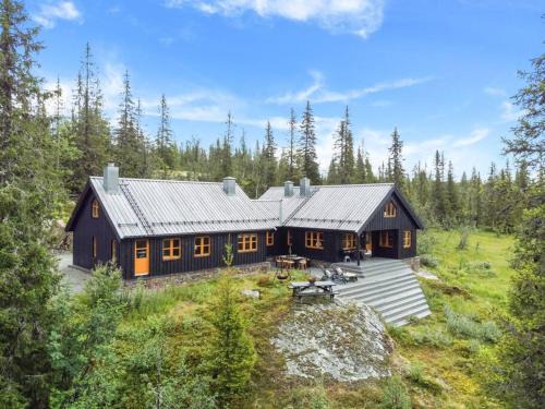 Your Ideal Getaway Awaits in This Charming Cabin Retreat
