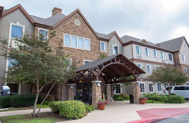 Your Ideal San Antonio Getaway! 2 Spacious Units with Private Kitchens! Pool!