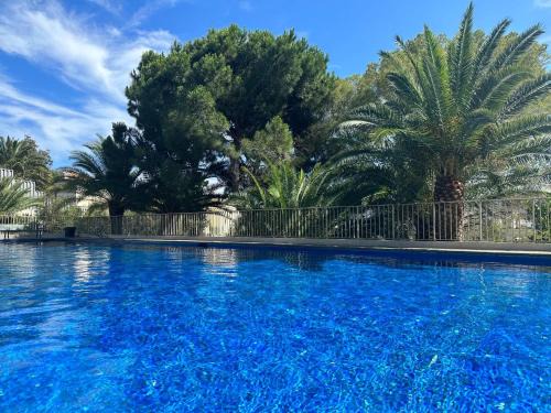 Your own luxury floor - Pool, Parking, AC - Palais 5'