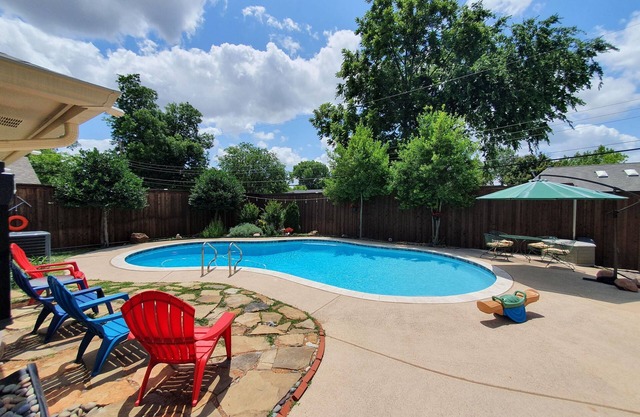 Your Spacious Private Getaway with Pool , 5 bedrooms, sleeps up to 12 guests