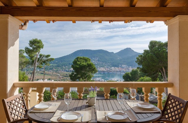 YourHouse Binifat, spacious house overlooking Puerto de Andratx