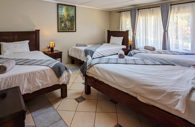 Zambezi Family Lodge - Leopard Room