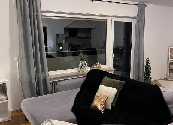 Zentral gelegenes Apartment - DSL, Küche, Balkon, Parkplatz