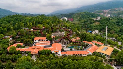 ZhangJiaJie AvaSprings Retreat