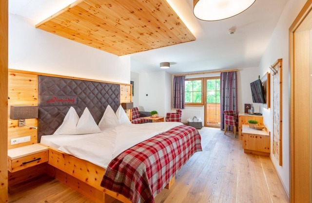 Zirben-suite, Dusche und Bad, WC, FR, Kurz - Hotel Lindenhof