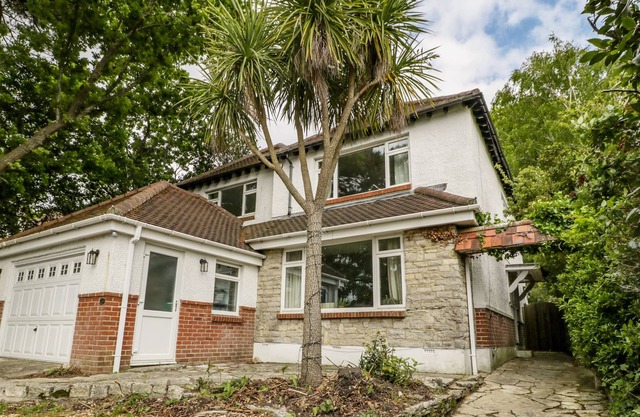 ZOLA HOUSE, pet friendly, character holiday cottage in Poole