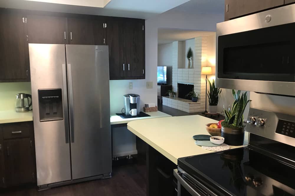 Chico House | Spacious Retreat with 2 King Suites 1500 sqft