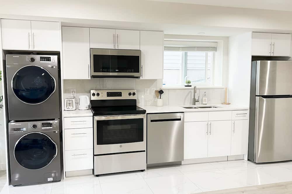 Port Coquitlam House | Newly Renovated Private Entrance Guest Suite - 2 bedroom