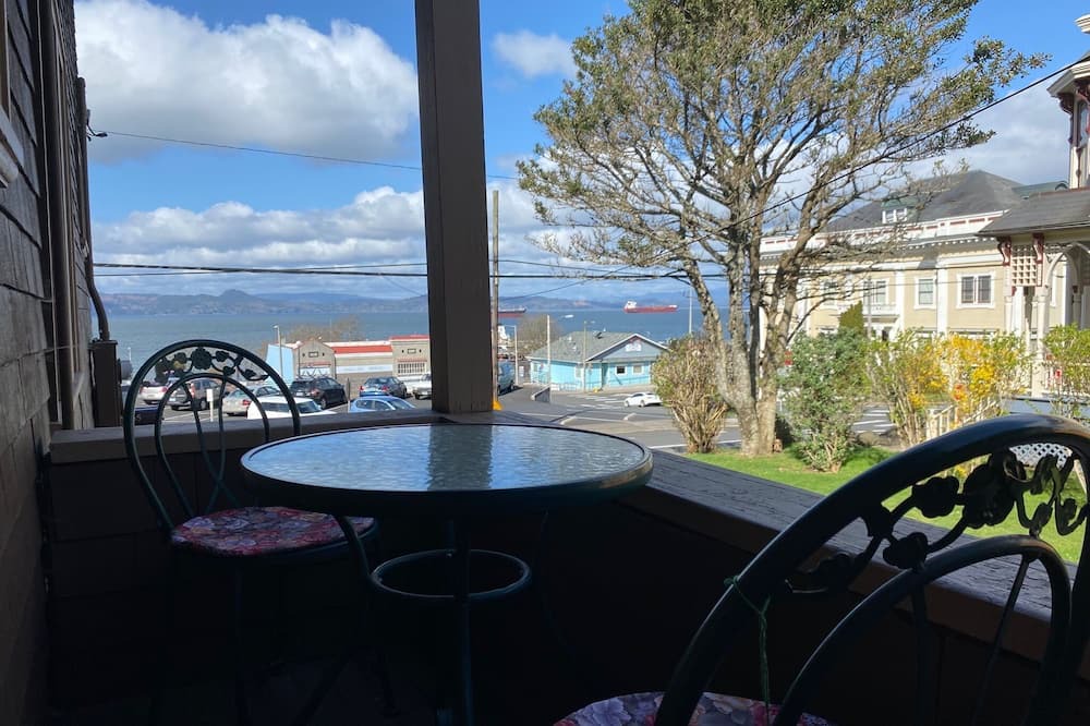 Astoria Apartment | Historic Downtown Riverview Flat, No. 2