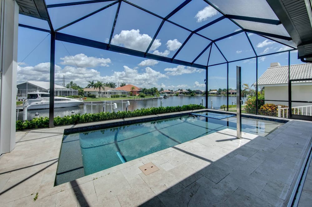 Punta Gorda House | NEW Luxury Executive Waterfront Home in Punta Gorda Isles! Dock, Pool/Spa, Beach Essentials, Bikes