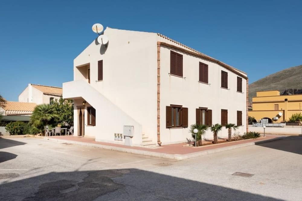 Castelluzzo Apartment | Marine reserve