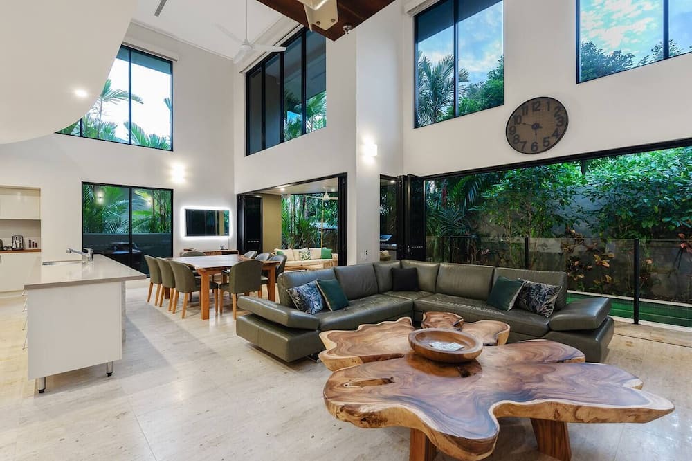 Port Douglas Villa | Flagstaff Pavillion A Lush Subtropical Paradise