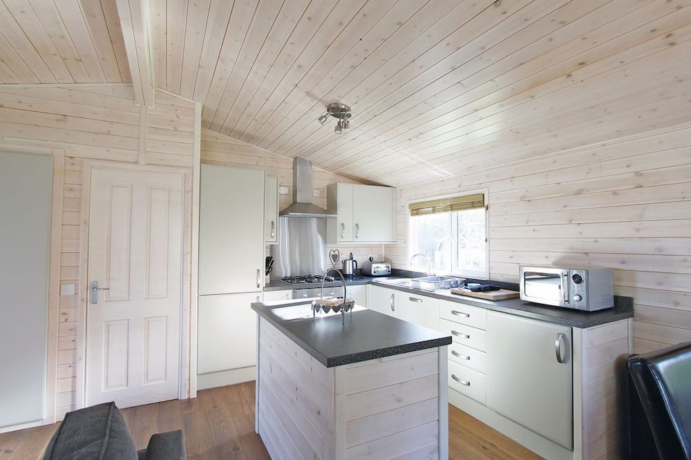 Alford Cabin | Lodge with one double and two twin.