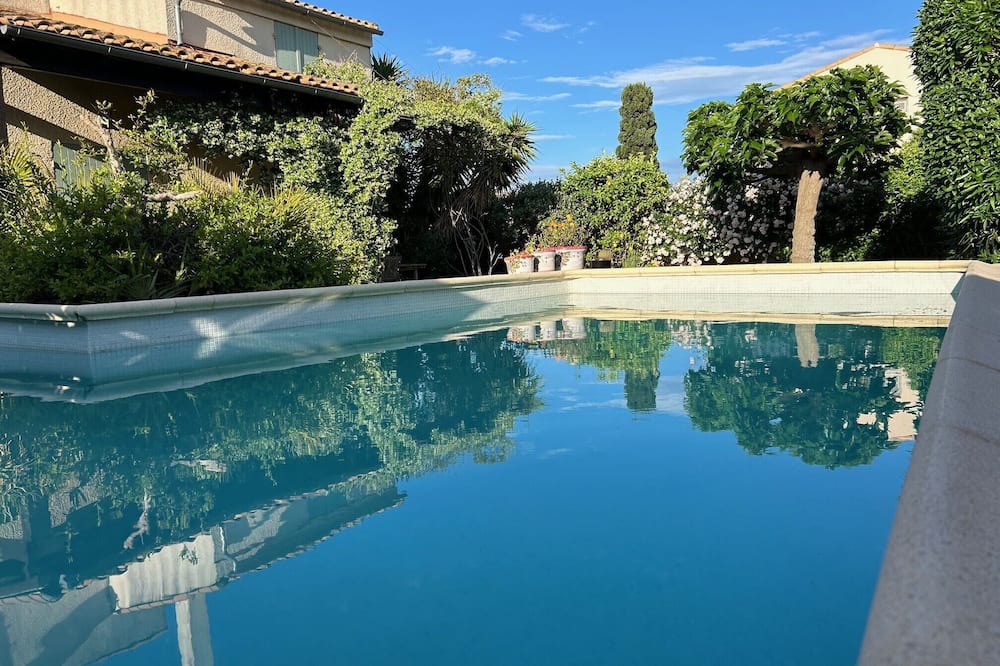 Aigues-Mortes Medieval City Villa | Provencale House FOR Rent IN Aigues Mortes