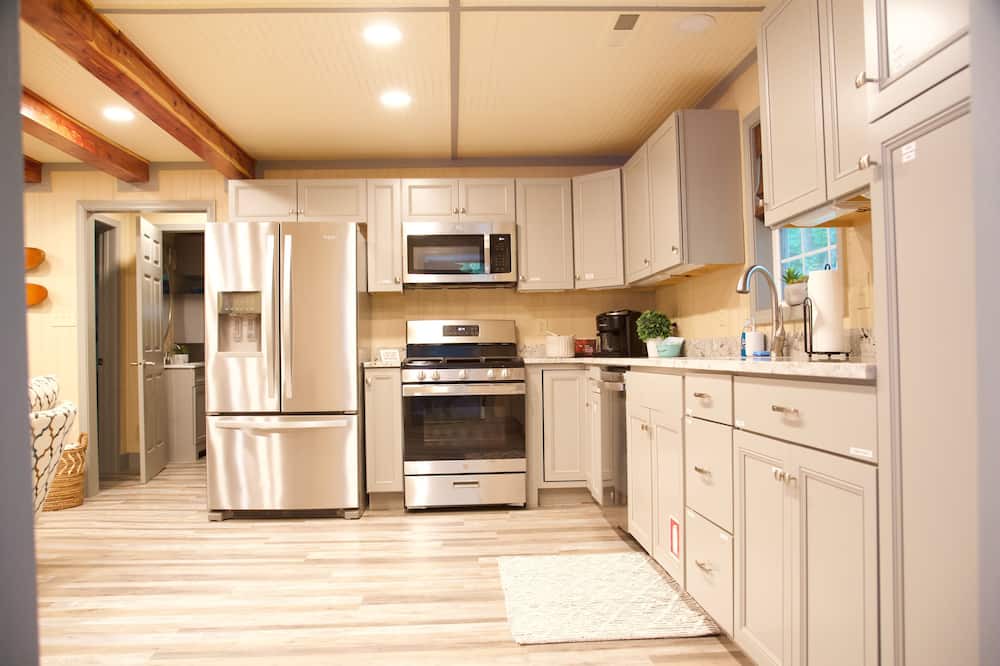 Smithville House | Cozy Cottage minutes from the boat ramp