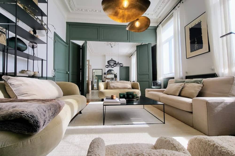 Abscon House | Large, spacious, fully renovated house